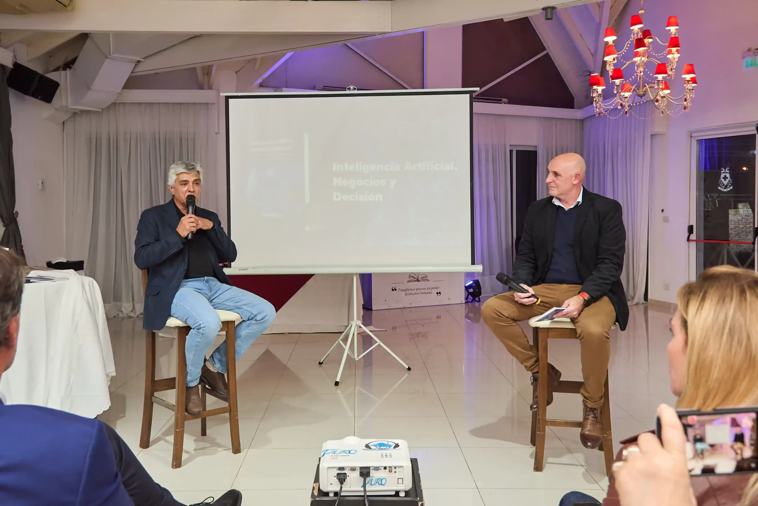 Miguel Nasisi presenta su libro Inteligencia Artificial, Negocios y Decisión junto a Ricardo Penna, Líder de Seguros de Retiro de Federación Patronal